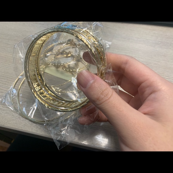 Brand new earrings and bracelet sets - Picture 4 of 5